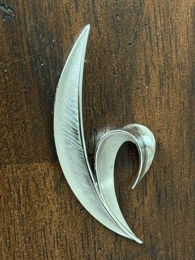 Vintage Silver-Tone Curved Feather Brooch